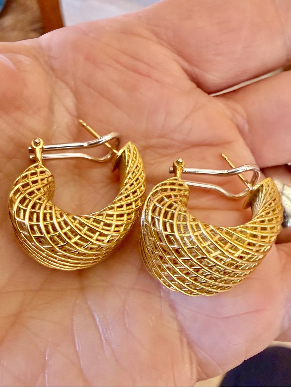 Roberto coin 18k gold hoop earrings